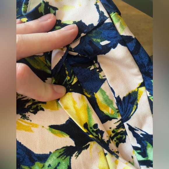 J Crew floral side-zip shorts. Size 2 - Picture 10 of 12